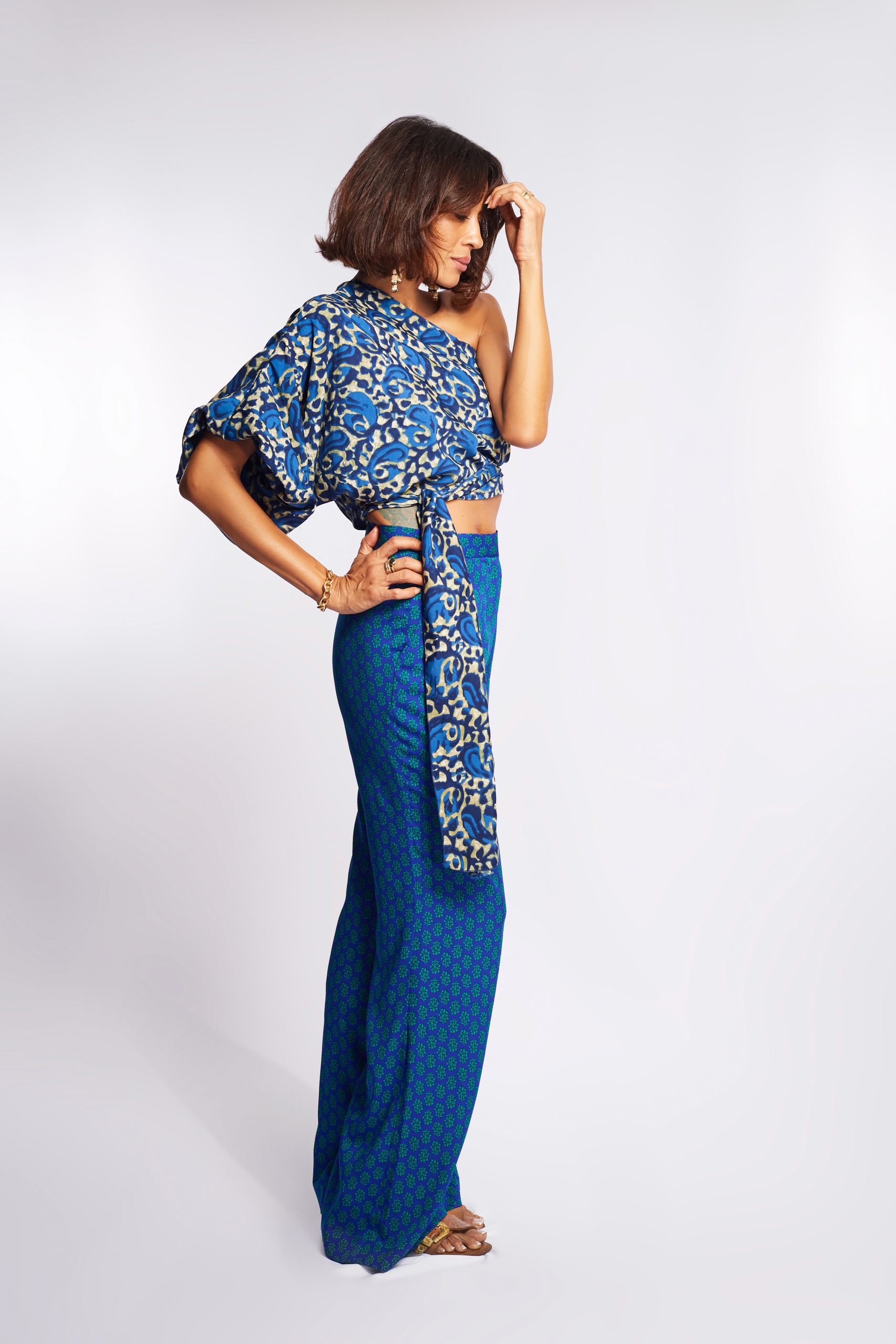 Simone Irani – Vara, Blouson Sleeve Top_ Blue